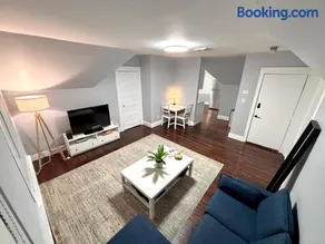 Spacious Yale 2BR with Full Kitchen & WiFi - Image 2