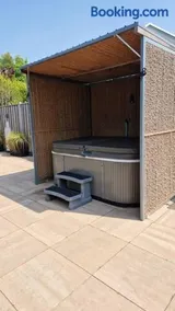 Cabana incl boat, jacuzzi,subboarts on a quiet park with private parking - Image 5