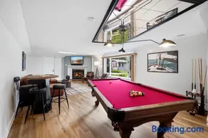 Creekside Lodge w Pool Retreat Billiards & Arcade - Image 1