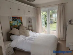 210 Greenlea Court - Image 2