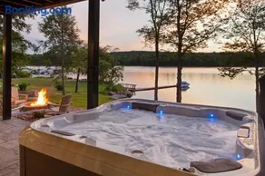 Lakeside Lodge with Studio Apartment - Image 1