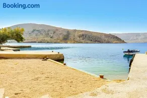 Babara beautiful setting right on beach with modern facilities - Image 3