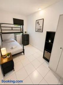 M&M Elite Hostel - Image 4