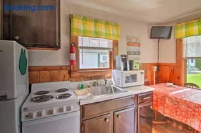 Charming Laconia Cottage: Walk to Weirs Beach - Image 4
