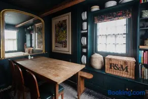Black Tile Cottage - Image 5