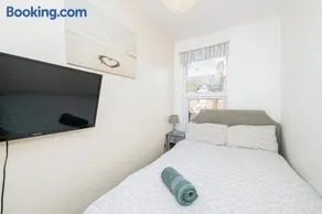 4 Bedroom House For Corporate Stays in Kettering - Image 4