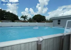 Beautiful specious pool house, feel home - Image 3