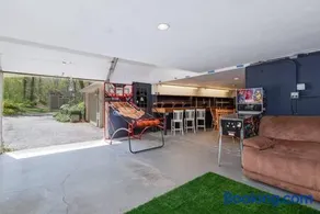 The Poppy Tranquil Family Home With Arcade - Image 3