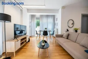 Chic 1BR Apartment in Neo Psichiko - Image 2