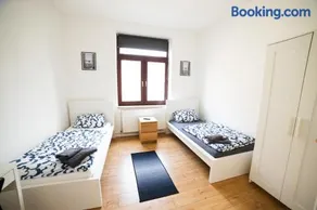 Geräumige Monteurs- und Ferienwohnung mit 3 Schlafzimmern, Balkon und voll ausgestatteter Küche - Image 3