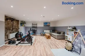 Apartment mit Fitness- und Spielbereich - Image 2