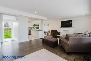 Beautiful Single Family Home in Ottawa - Image 1