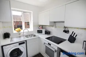 ChiPad Mono - Comfy City Centre Apartment with Free Parking Space - Image 4