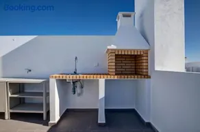 Luxury Two Bedroom Apartment with Private Roof Terrace and Hot Tub - Image 4