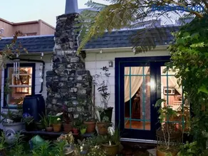 Artistic Garden Retreat - Image 4