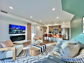 Luxury 2 Bedroom Mountain View Condo - Image 3