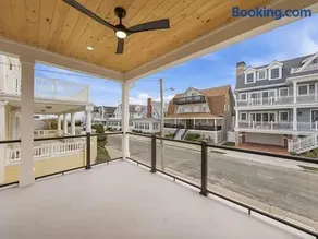 PURE LUXE Beach Block 5br Mansion - Image 5