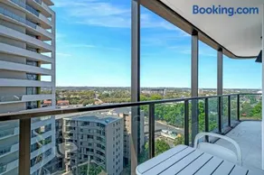 Stylish 2BR Apt with Pool & Views Near Parramatta - Image 4