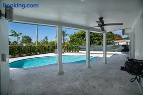 Baby Camellia Modern, Luxurious And Spacious House - Image 4