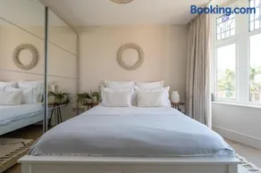Blu's Seaview Apartment - Image 4