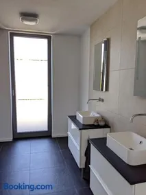 Villa - Image 2
