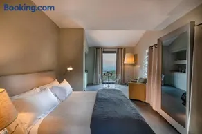 Vin DiVino Mini Apartments - Image 3