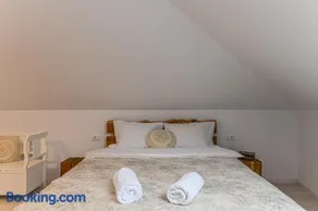 B-Holiday Luxury GuestHouse - Image 2