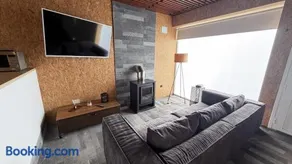 Chalet con Jacuzzi y Chimenea, FIBRA 600MBS - Image 2