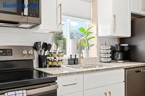 New! Charming Upper Unit in the Heart of Roseville - Image 2