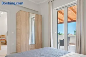 Ameli Apartment W/ Mountain View - Image 5