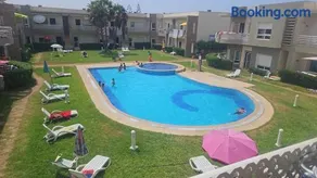 Évasion à Sidi Rahal Bel Appartement Grande Piscine et Accès plage - Image 1