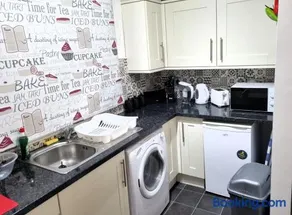 *RA60G* For your most relaxed & Cosy stay + Free Parking + Free Fast WiFi * - Image 5
