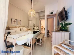 Theonisxenia Luxury Apt at Metro M3 - Image 1