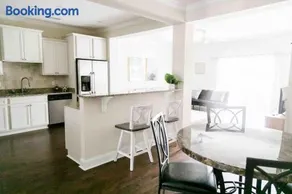 Stay central, Enjoy Golf Views, Perfect 4 Families - Image 2