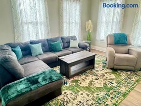 Bright & Airy 2BR 1BA Home Near The Riverfront - Image 1