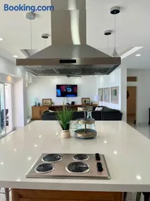Beachfront 4 BR Penthouse - Pool Steps to Beach & Mins to Downtown - Image 3