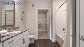 Landing Amazing 1BD Yoga Studio Game Room - Image 2