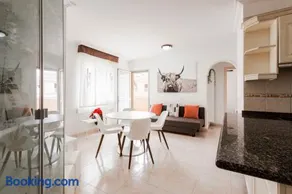 2 bedroom apartment with a pool - Image 1