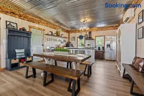 Americana Farm Getaway - Image 4