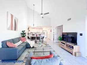Serene Town home in Chandler with pool - Image 1