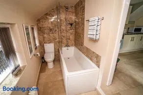 Fourteen westgate - Image 5