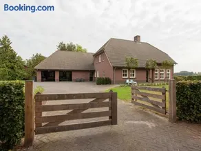 Country house next to a nature reserve - Image 1