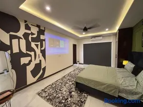 Spacious Apartment by Urban Residence - Image 3