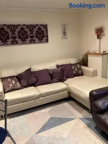 Broxbourne Two-Bedroom Apartment Close To Amenities - Image 2