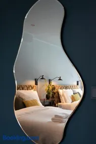 Six Boutique Hotel - Image 2