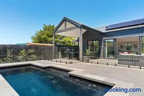 Back Beach Perfection - A private pool paradise - Image 2