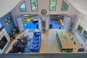 5 Bedroom Cozy Retreat Lakefront - Image 5