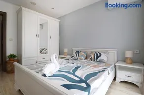 Stylish Paradiso Apartment 206 - Image 2