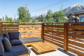 Aurora Luxe - Stunning Townhouse Private Hot Tub - Image 3