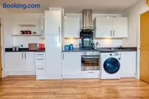 Stylish 2 bed flat in Basingstoke By 20Property Stays Short Lets & Serviced Accommodation - Image 4